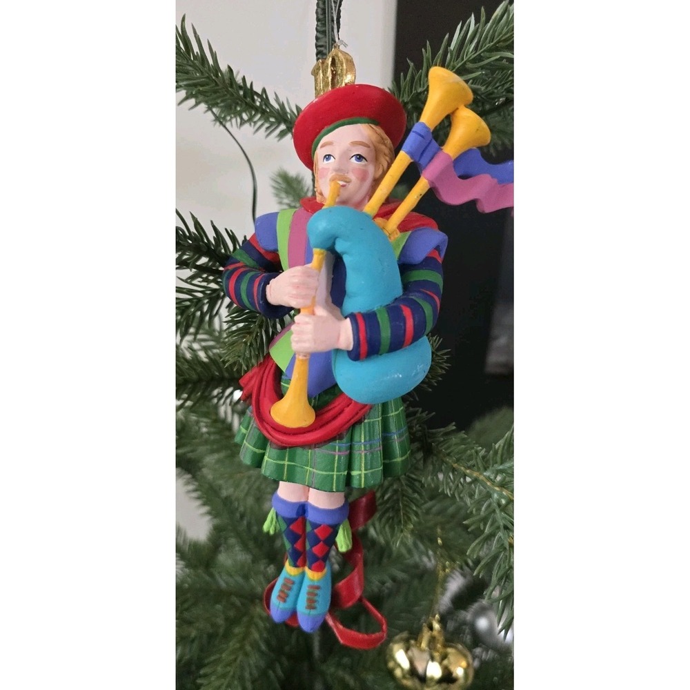 Department 56 11 PIPERS‎ PIPING 8" Ornament from 12 days of Christmas Series